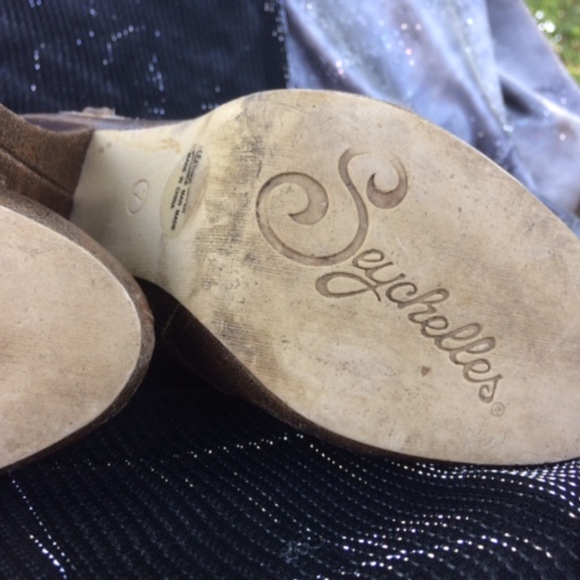 Seychelles Brown Heels with Studs - Picture 5 of 8